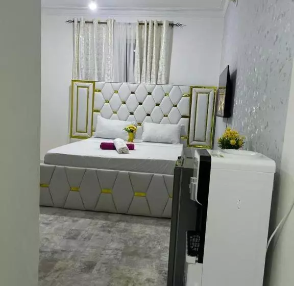 تختخواب و صبحانه Chillhaushomes