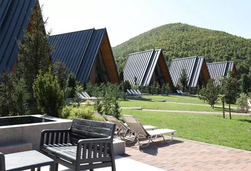 تختخواب و صبحانه Freskia Resort