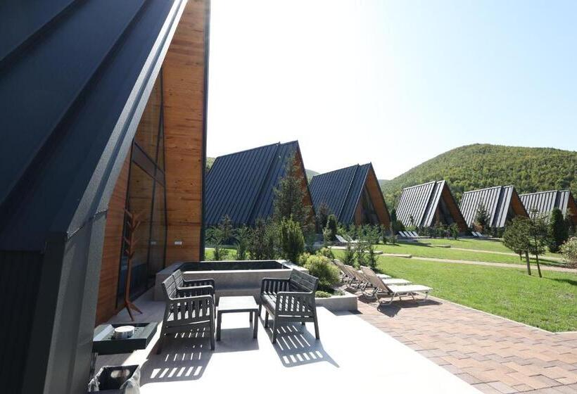 تختخواب و صبحانه Freskia Resort