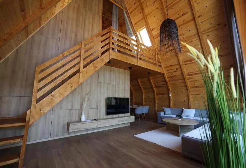 تختخواب و صبحانه Freskia Resort