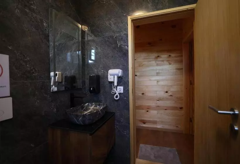 تختخواب و صبحانه Freskia Resort
