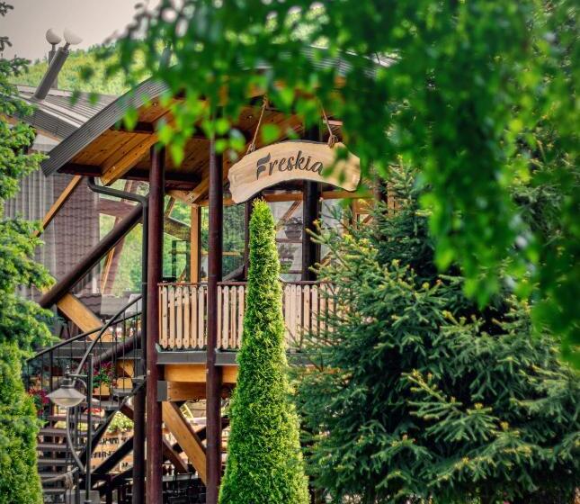 تختخواب و صبحانه Freskia Resort