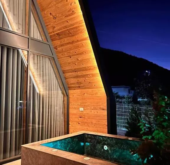 تختخواب و صبحانه Freskia Resort