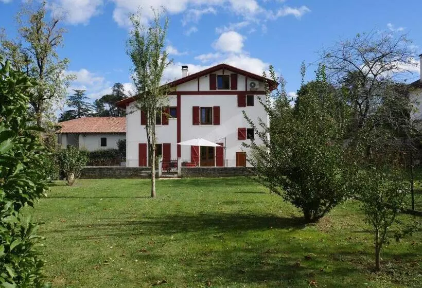 Aamiaismajoitus (B&B) Maison Bernatenia