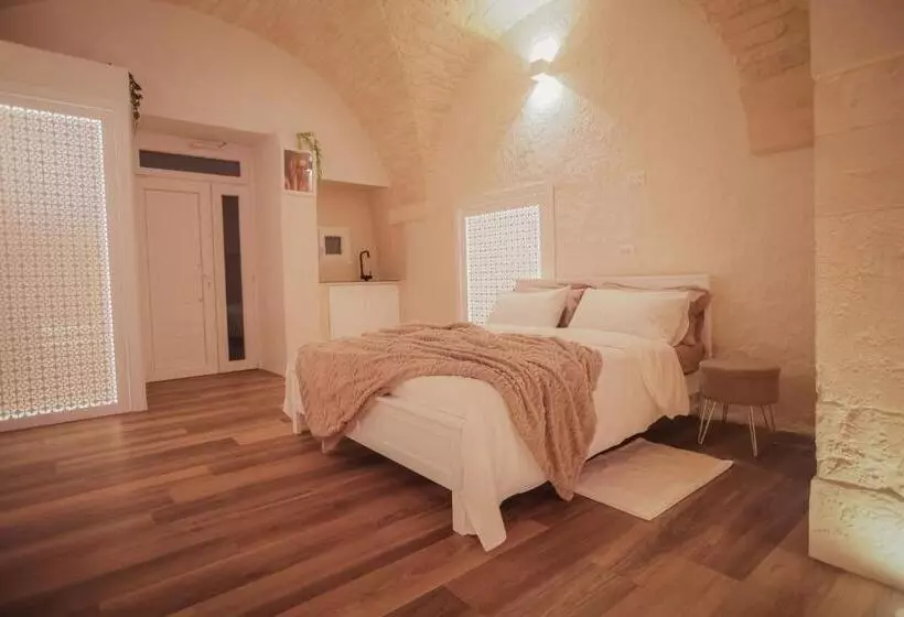 تختخواب و صبحانه Malely Suite