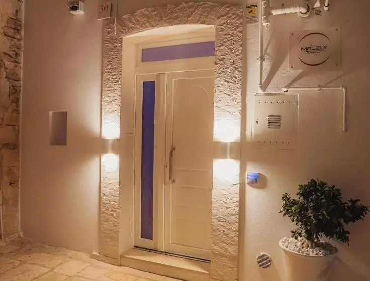 تختخواب و صبحانه Malely Suite