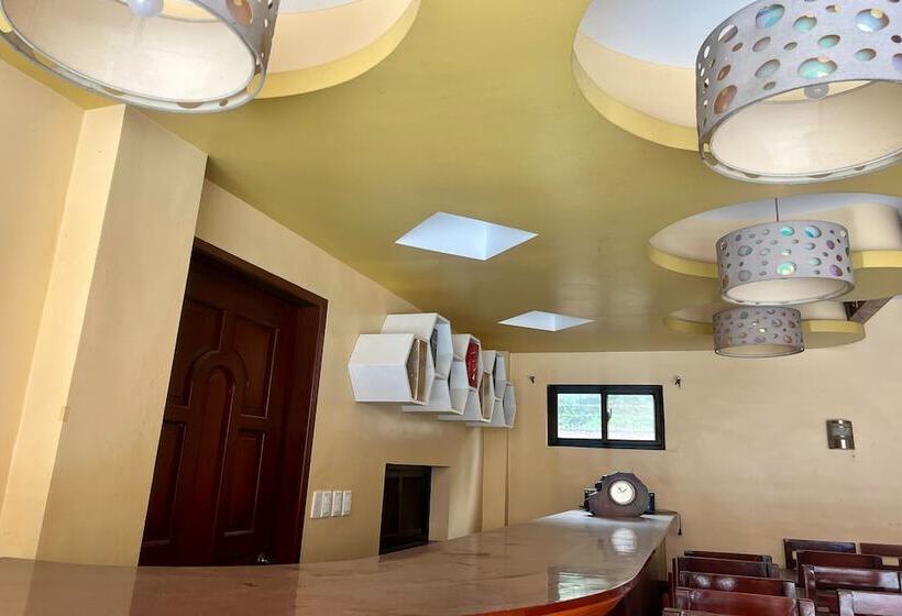 בית מלון כפרי Dinah S Tourist Inn