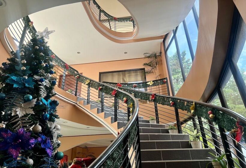 בית מלון כפרי Dinah S Tourist Inn