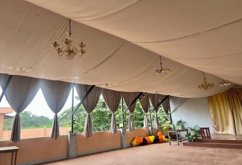 בית מלון כפרי Dinah S Tourist Inn