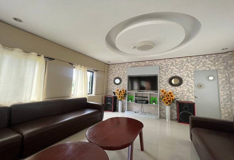 בית מלון כפרי Dinah S Tourist Inn