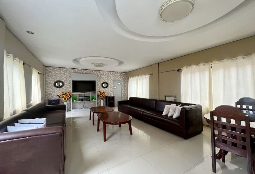 בית מלון כפרי Dinah S Tourist Inn