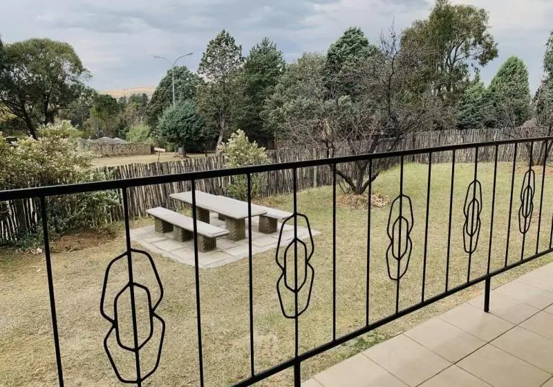 ホテル Khutsong Lodge