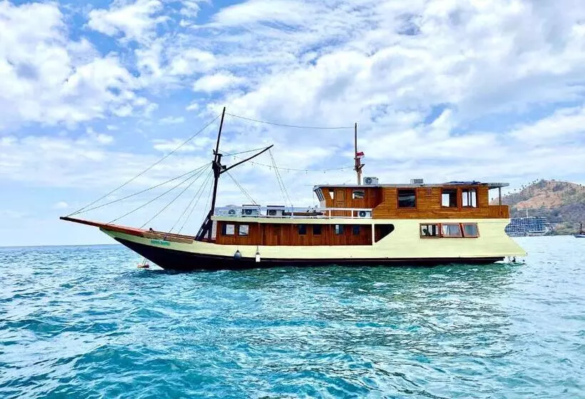 ホテル Labuan Bajo
