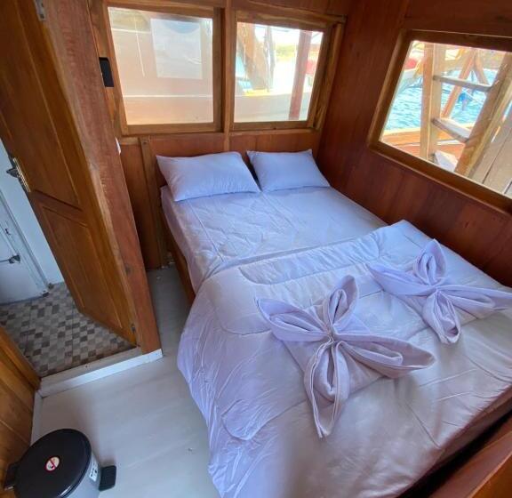 בית מלון כפרי Labuan Bajo