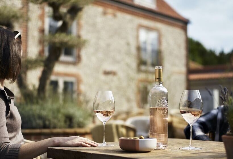 Отель The Harper