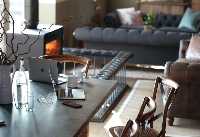 Отель The Harper