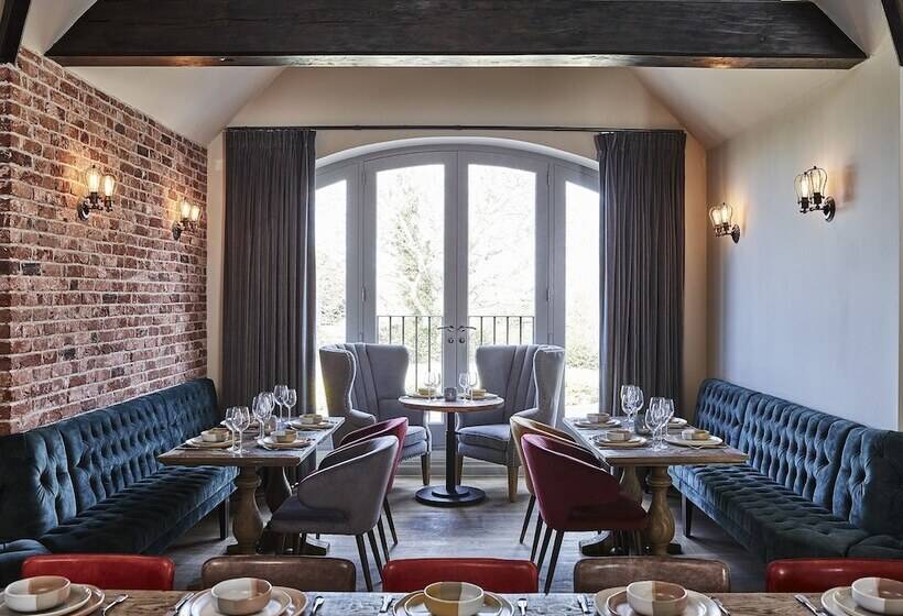 Отель The Harper