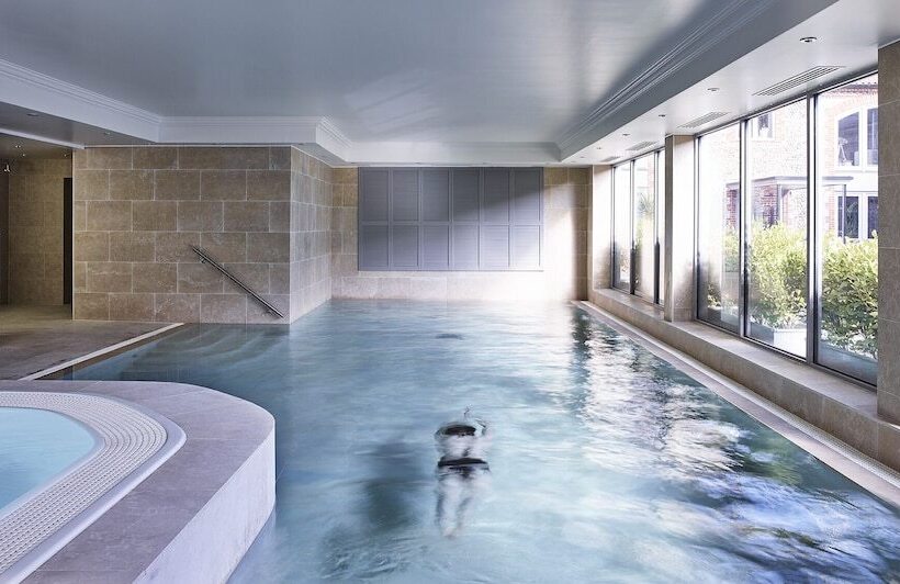 Отель The Harper