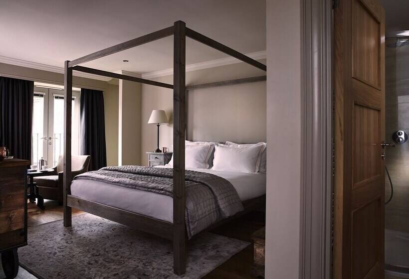 Отель The Harper