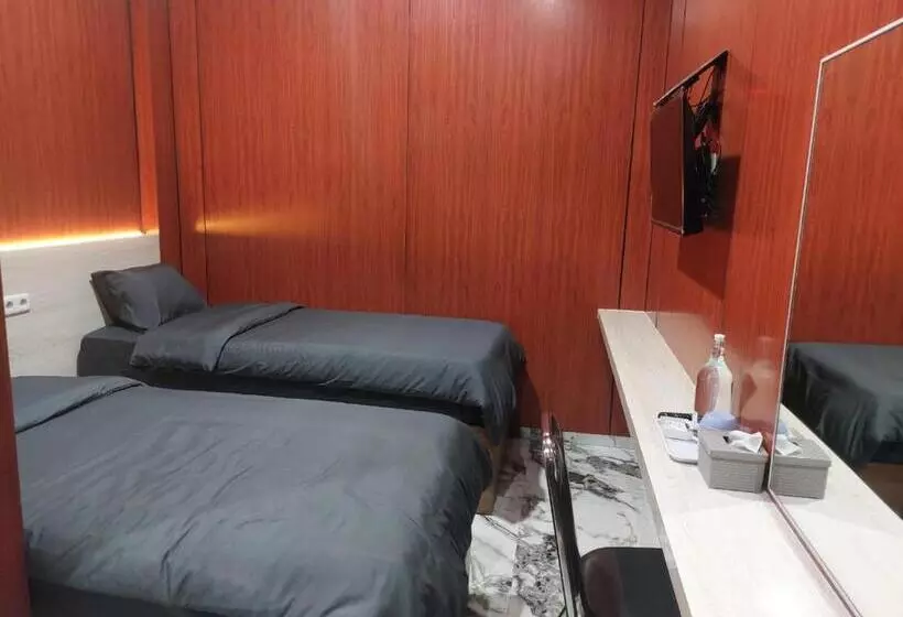 Otel V Quin