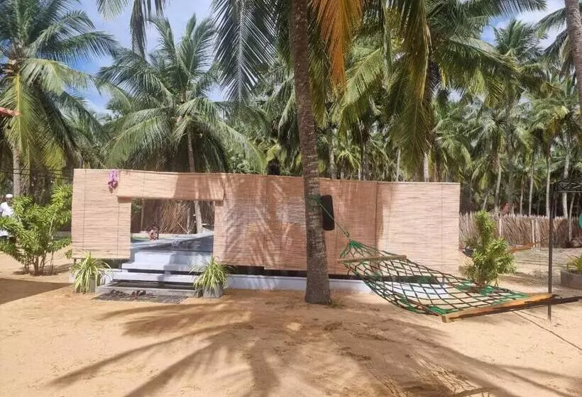 هتل Yellow Breeze Villa