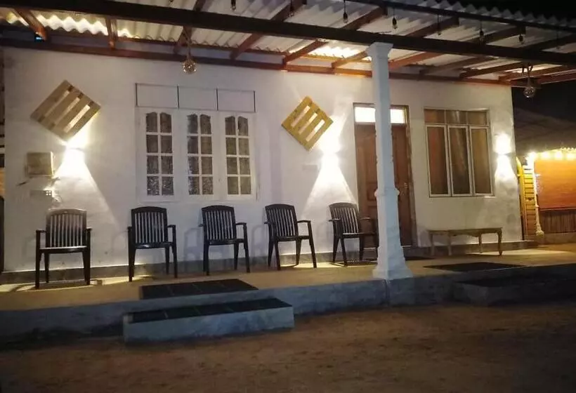 هتل Yellow Breeze Villa