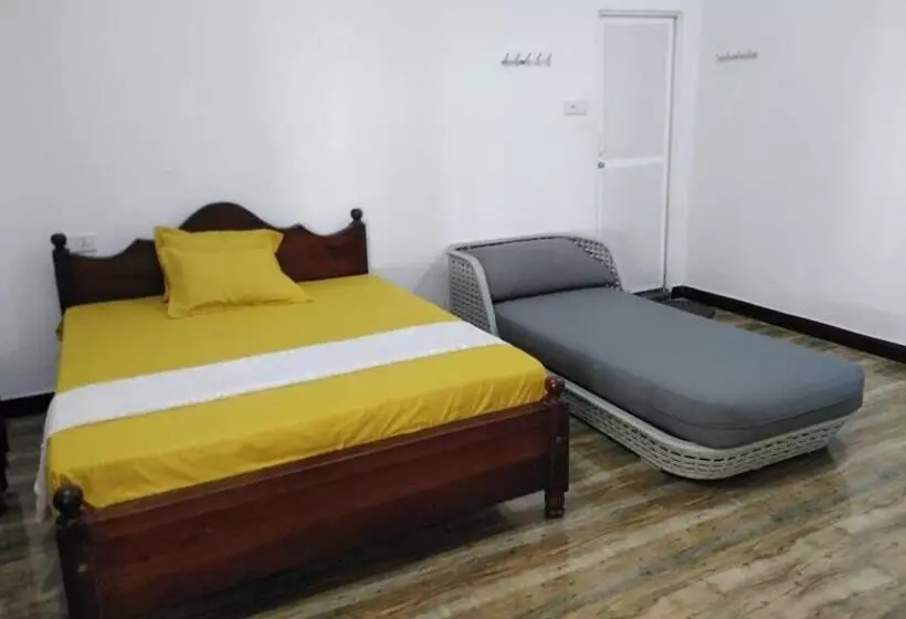 هتل Yellow Breeze Villa