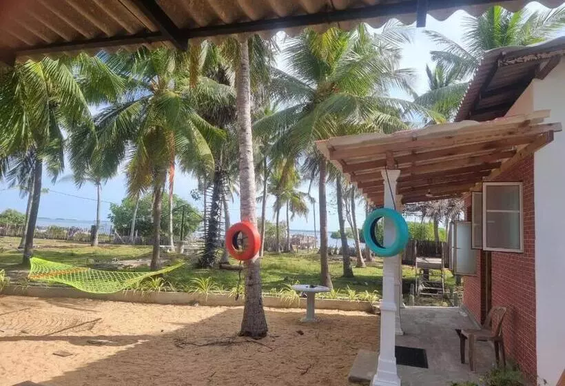 هتل Yellow Breeze Villa