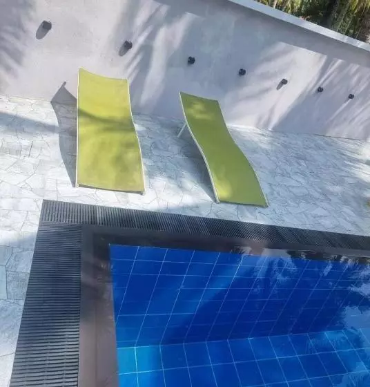 هتل Yellow Breeze Villa