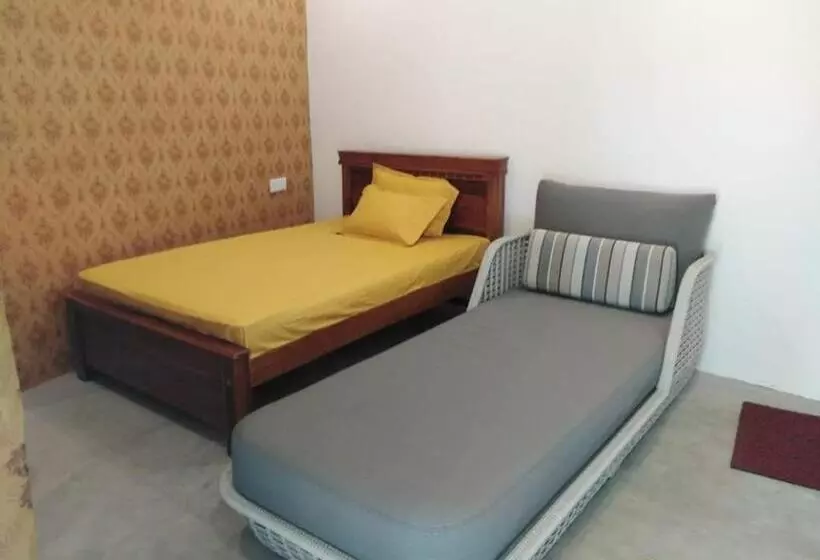 هتل Yellow Breeze Villa
