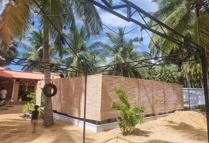 هتل Yellow Breeze Villa
