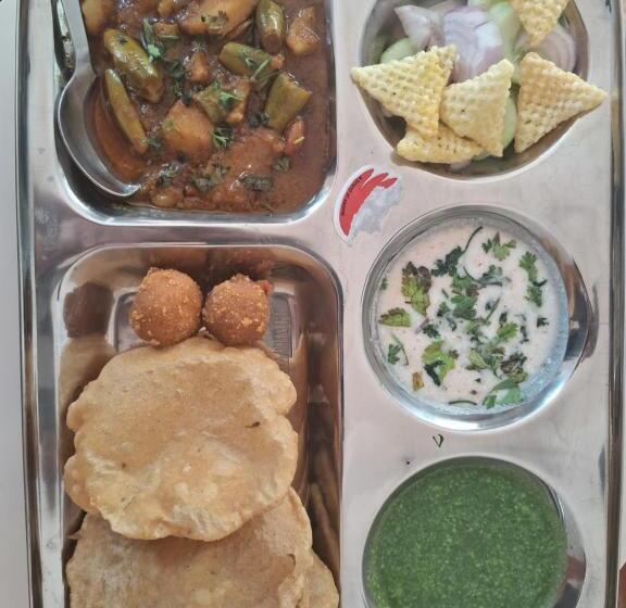 膳宿费 Apoorva Guest House