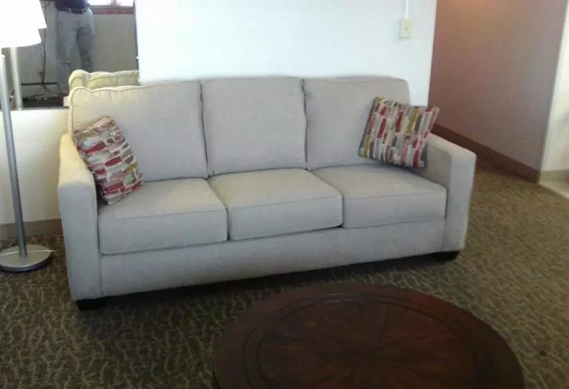 هتل 2nd Street Inn & Suites