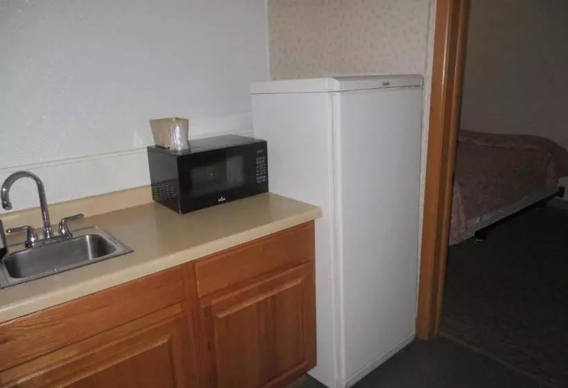 هتل 2nd Street Inn & Suites