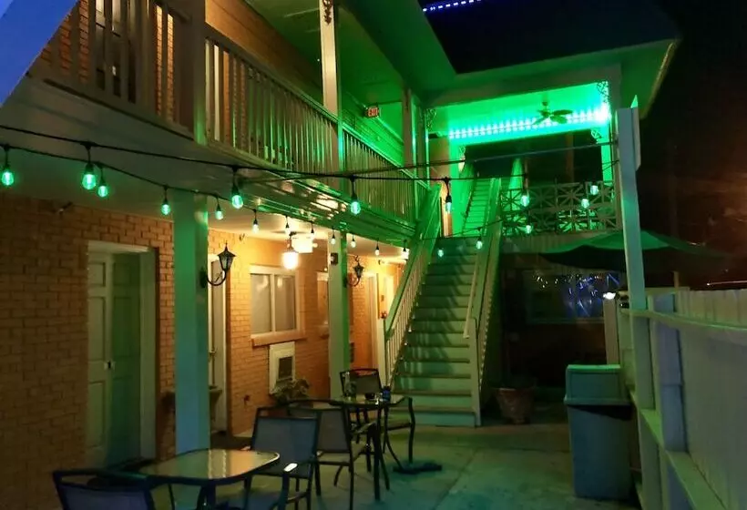 هتل Atlantis Inn   Tybee Island