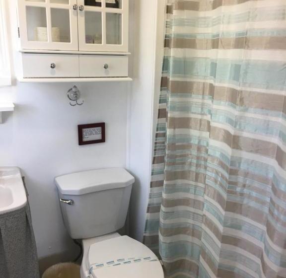 فندق Auberge By The Sea B & B