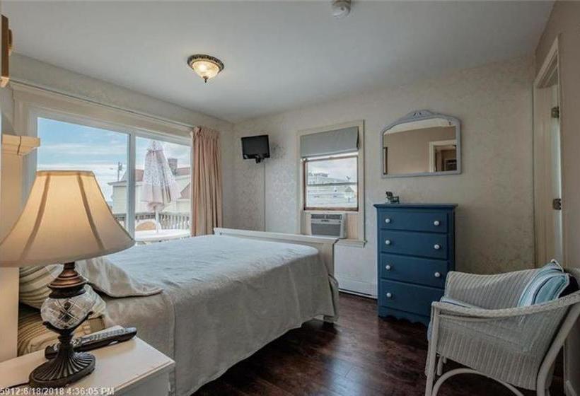 فندق Auberge By The Sea B & B