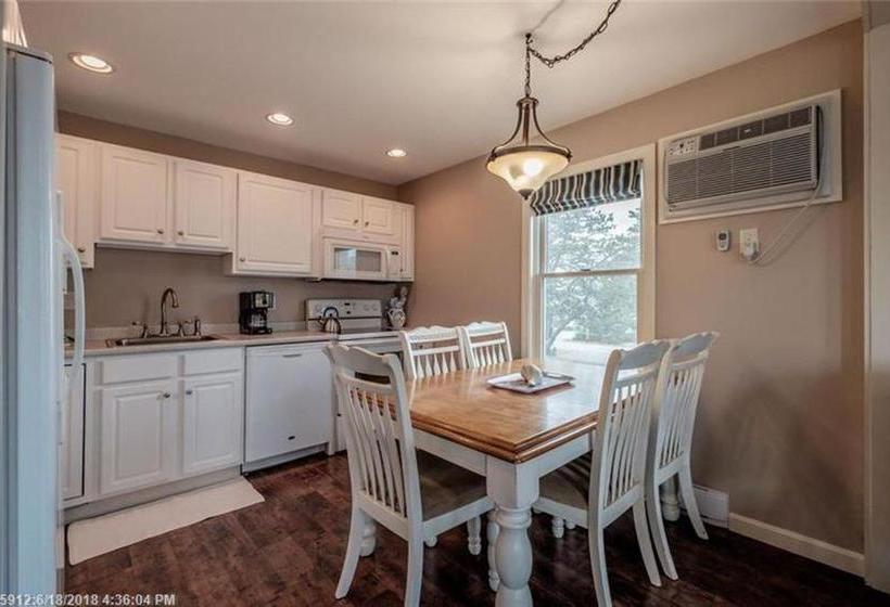 فندق Auberge By The Sea B & B