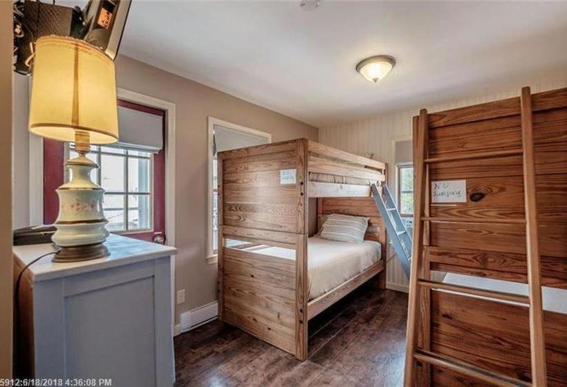 فندق Auberge By The Sea B & B