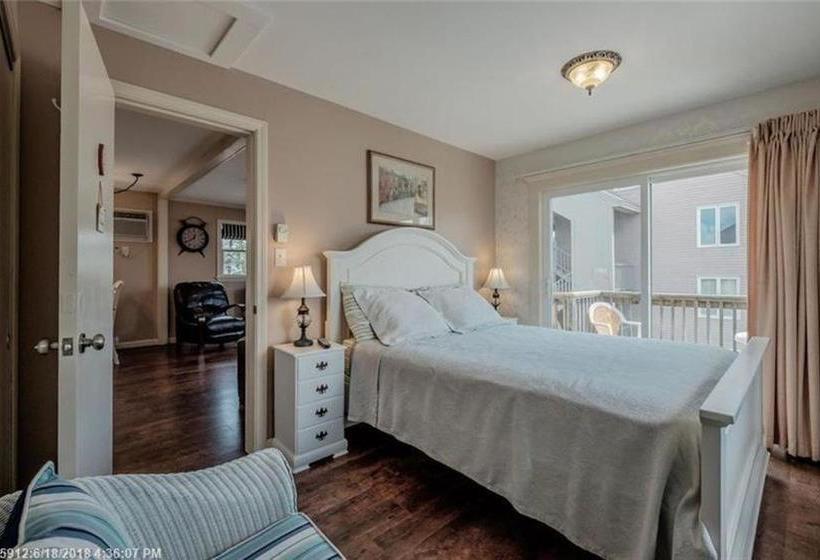 فندق Auberge By The Sea B & B