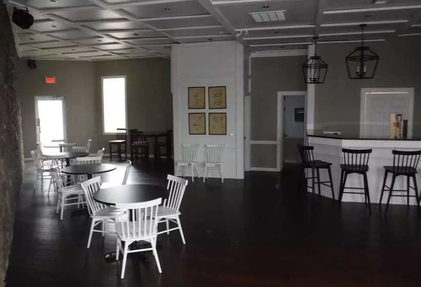 هتل Colonial Mountain Inn