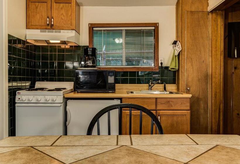 Hotelli Doc's Cottages