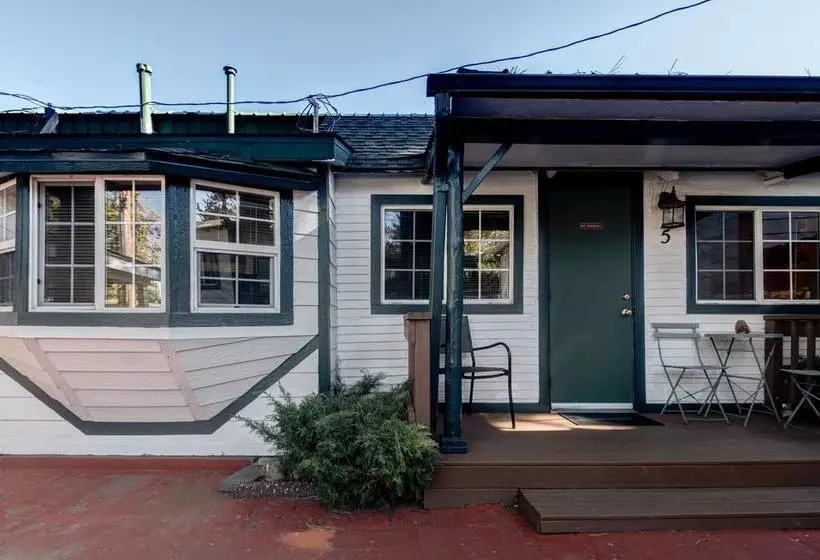 Hotelli Doc's Cottages