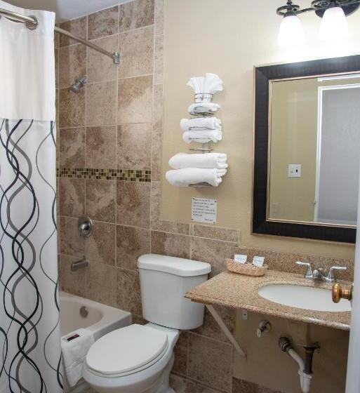 فندق Esquire Inn