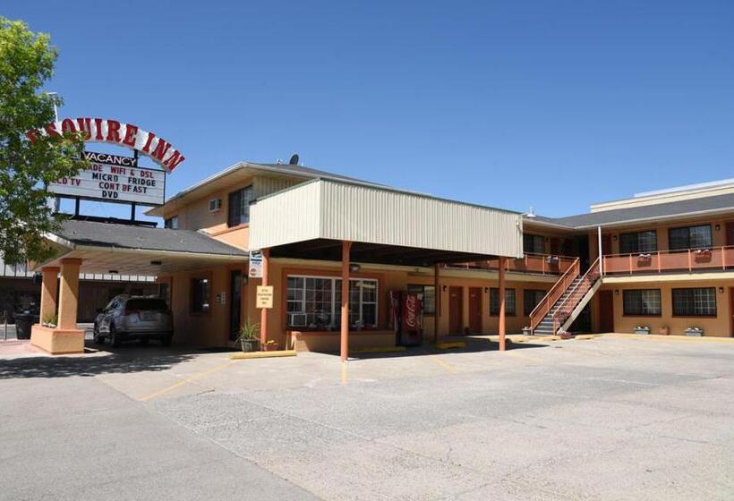 فندق Esquire Inn