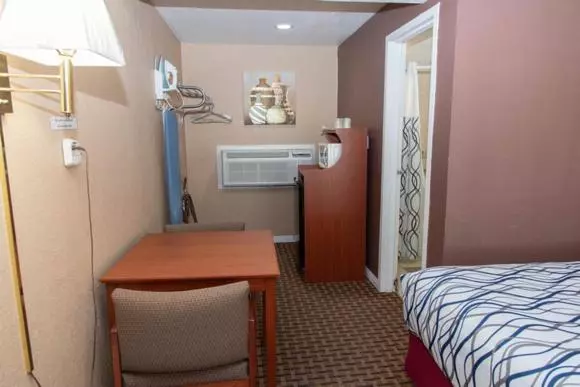 هتل Esquire Inn
