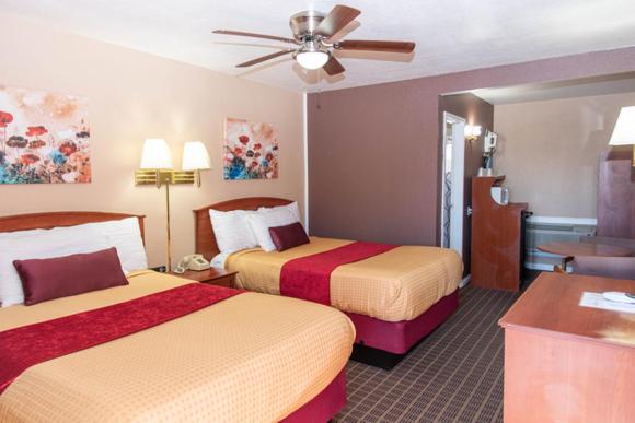 فندق Esquire Inn