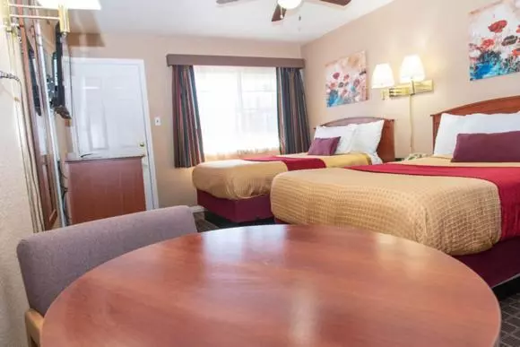 هتل Esquire Inn