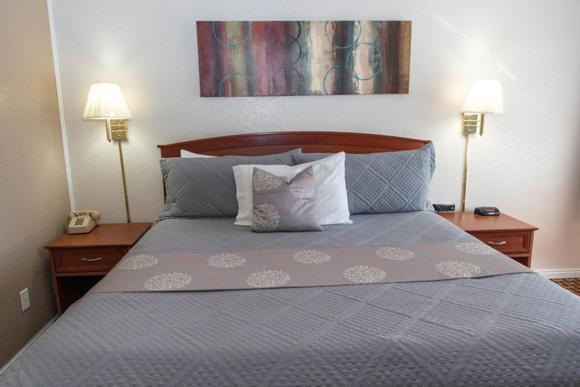 فندق Esquire Inn