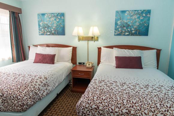 فندق Esquire Inn